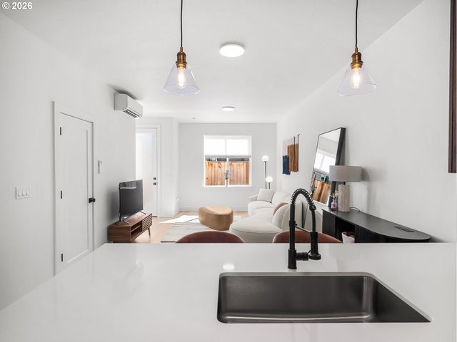 7550 Ne MORRIS St, Portland, OR 97213