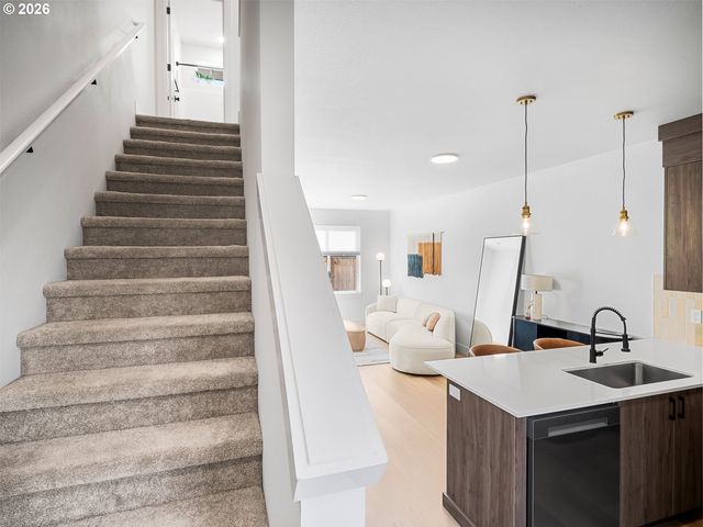 7550 Ne MORRIS St, Portland, OR 97213