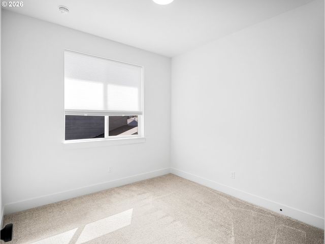 7550 Ne MORRIS St, Portland, OR 97213