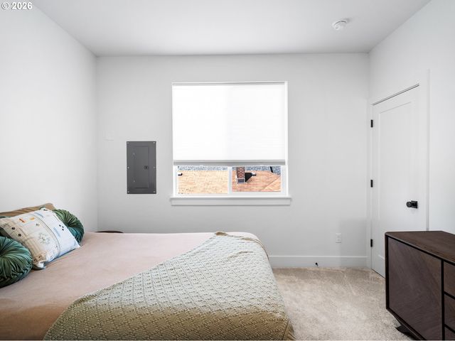 7550 Ne MORRIS St, Portland, OR 97213