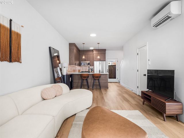 7550 Ne MORRIS St, Portland, OR 97213