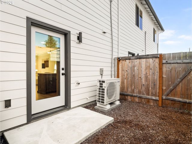 7550 Ne MORRIS St, Portland, OR 97213