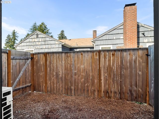 7550 Ne MORRIS St, Portland, OR 97213