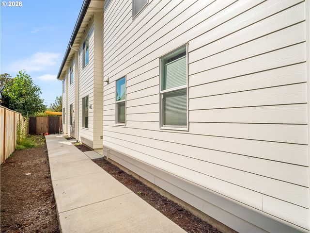 7550 Ne MORRIS St, Portland, OR 97213