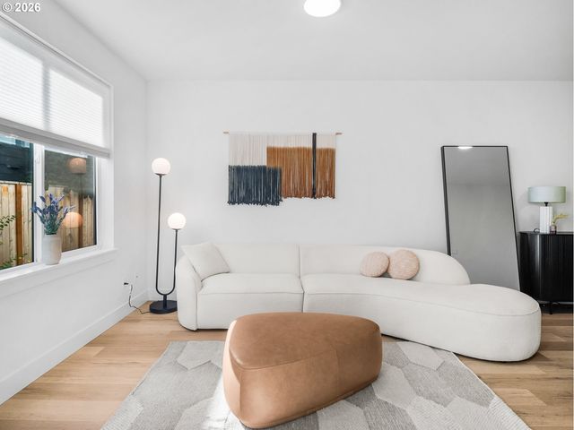 7550 Ne MORRIS St, Portland, OR 97213