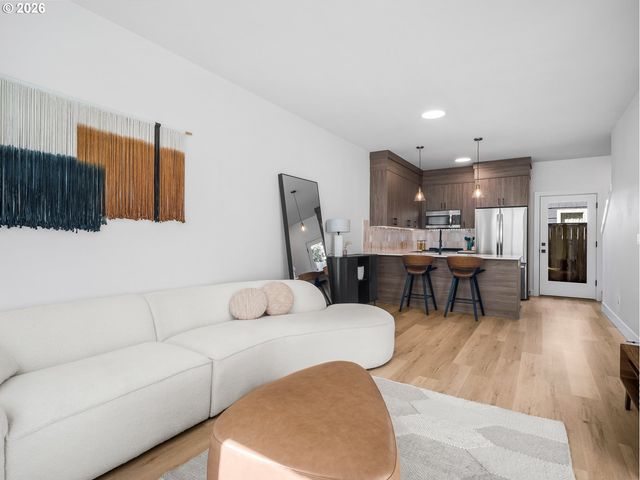 7550 Ne MORRIS St, Portland, OR 97213