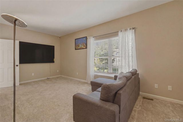 2058 Independence Drive, New Windsor, NY 12553