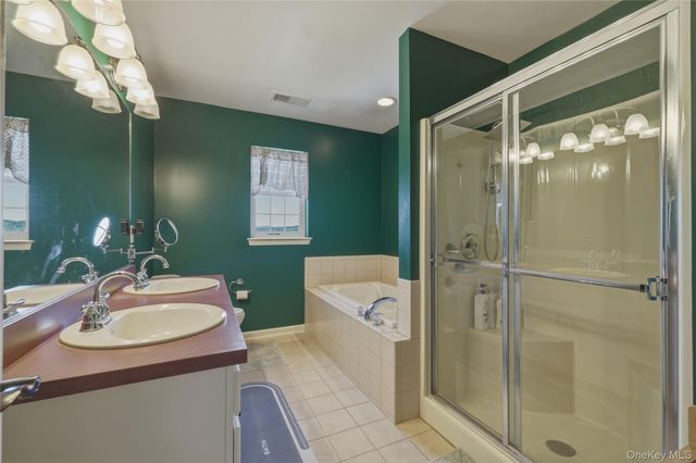 2058 Independence Drive, New Windsor, NY 12553