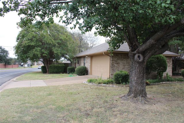 1900 Ruidoso Drive, Waco, TX 76712