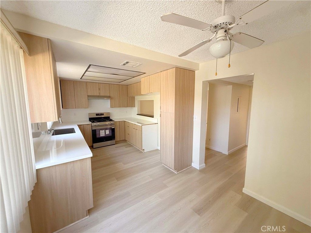 Image 10 of property listing at 8744 Darby Avenue 14, Northridge, CA 91325