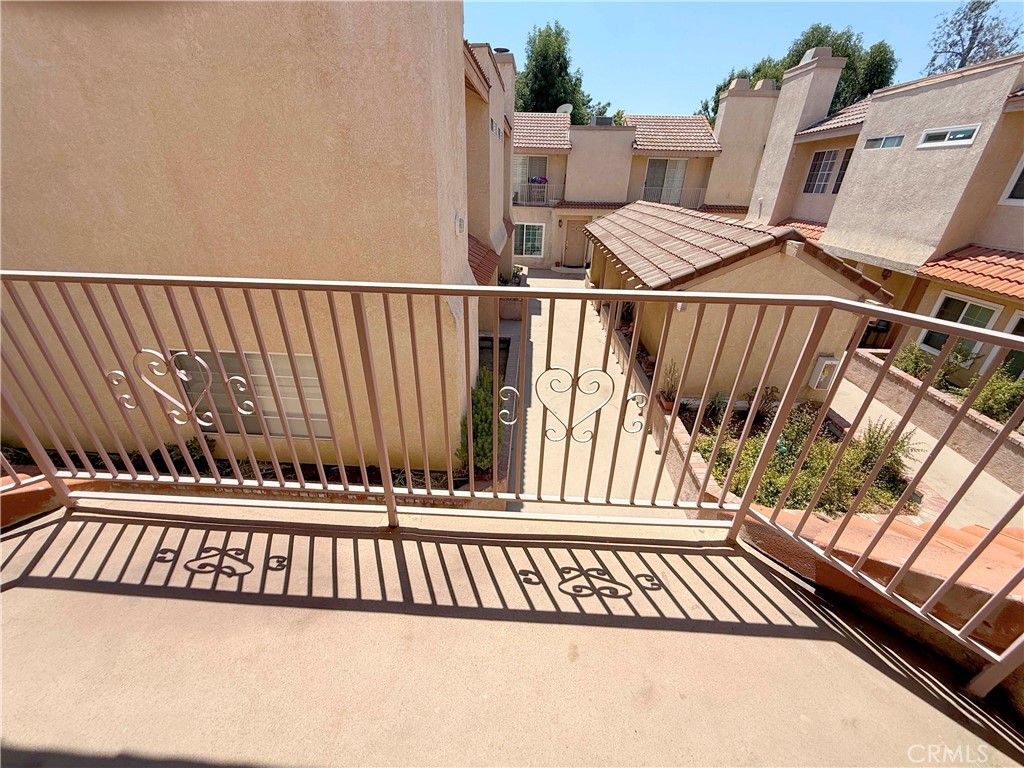 Image 13 of property listing at 8744 Darby Avenue 14, Northridge, CA 91325