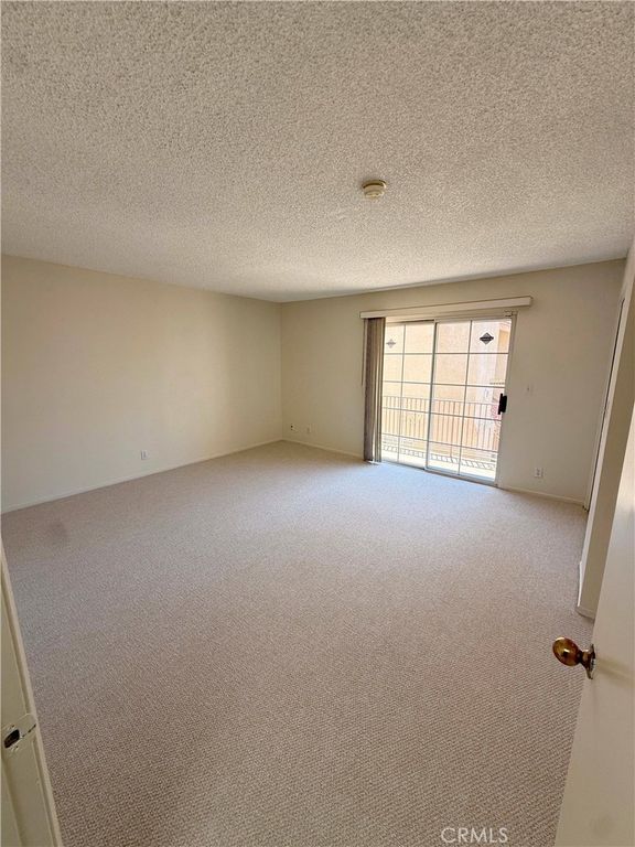 Image 19 of property listing at 8744 Darby Avenue 14, Northridge, CA 91325