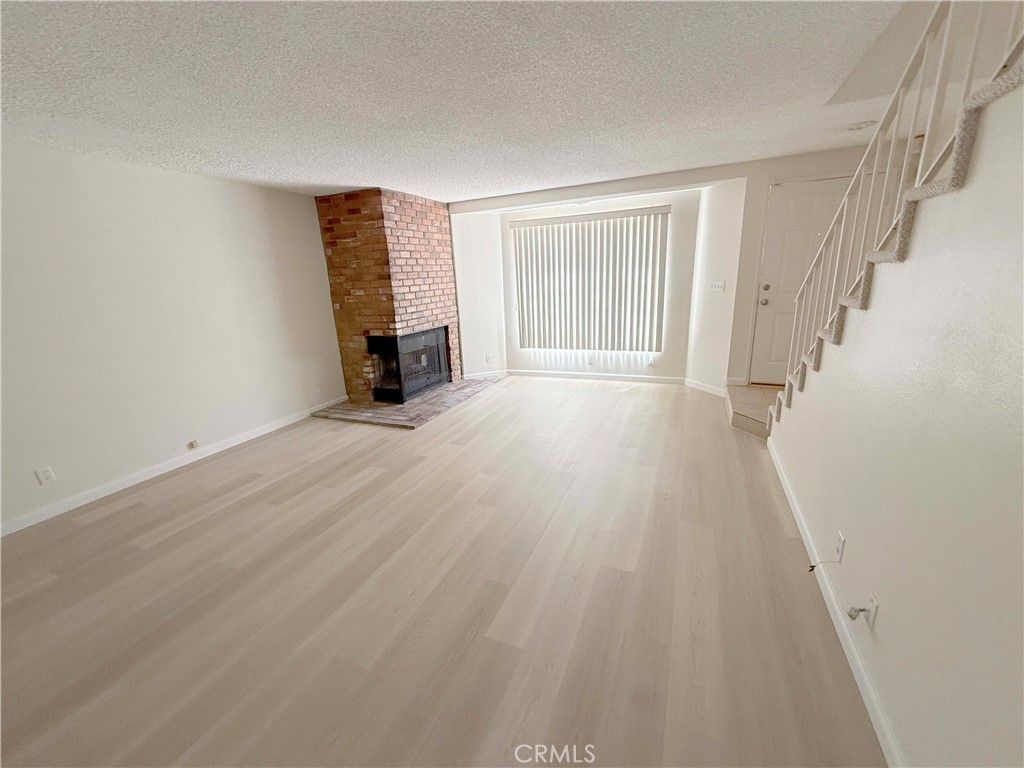 Image 20 of property listing at 8744 Darby Avenue 14, Northridge, CA 91325