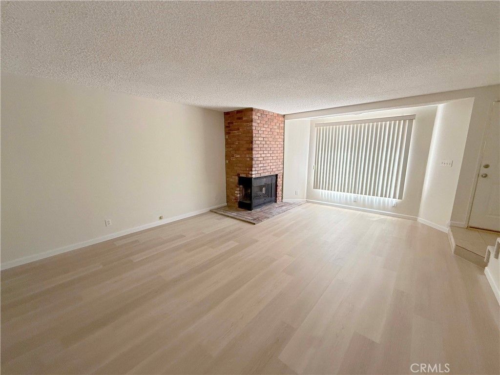 Image 21 of property listing at 8744 Darby Avenue 14, Northridge, CA 91325