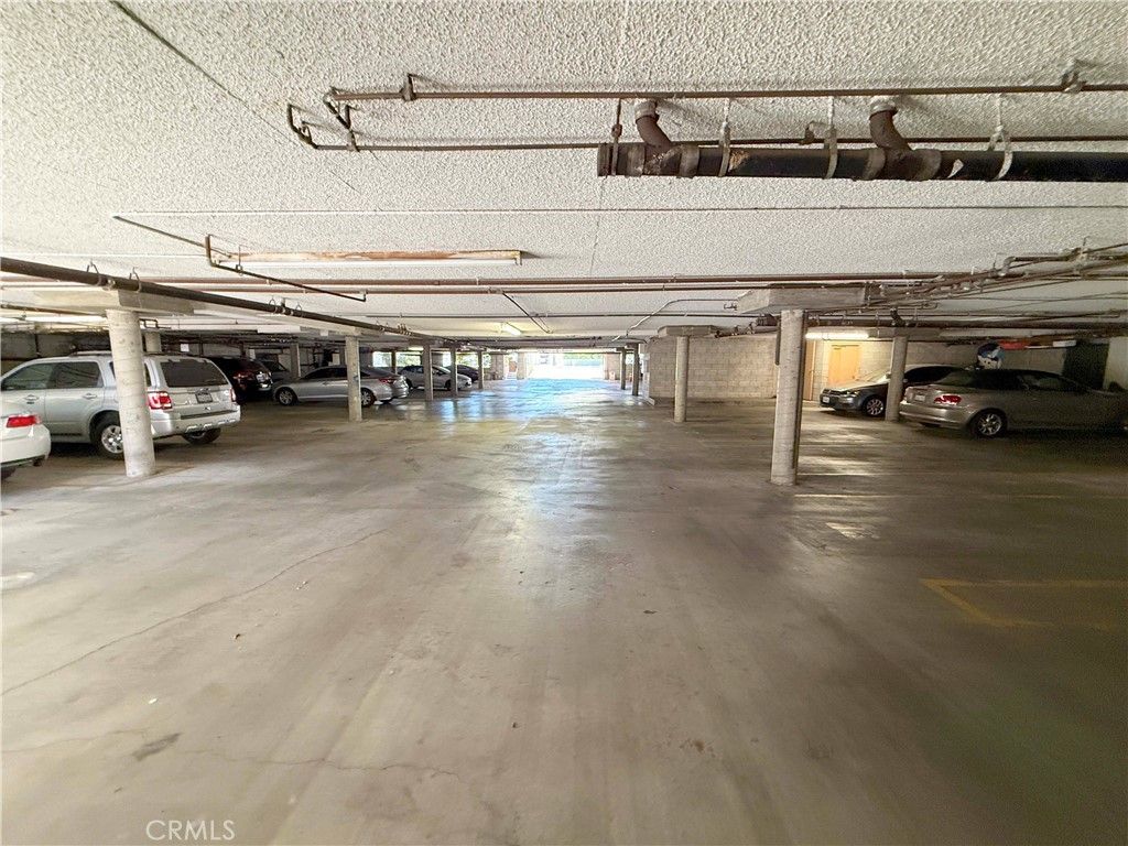 Image 24 of property listing at 8744 Darby Avenue 14, Northridge, CA 91325