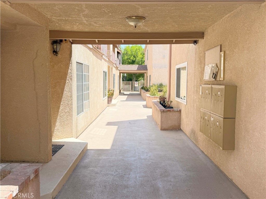 Image 3 of property listing at 8744 Darby Avenue 14, Northridge, CA 91325