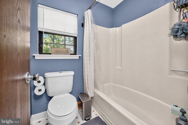 1704 PENNSYLVANIA AVE, Oreland, PA 19075