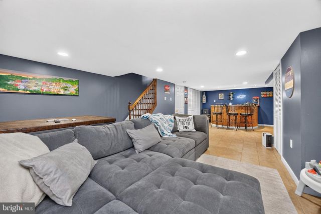 1704 PENNSYLVANIA AVE, Oreland, PA 19075