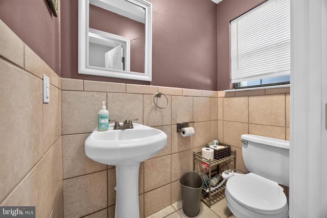 1704 PENNSYLVANIA AVE, Oreland, PA 19075