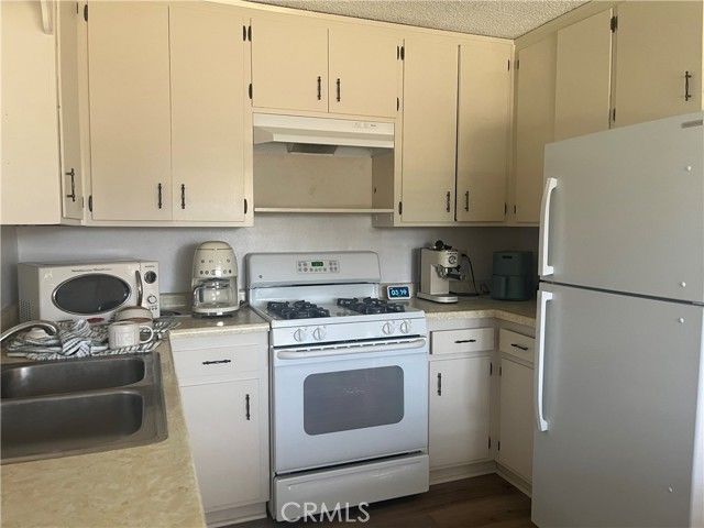 14703 MESA DR, Victorville, CA 92395