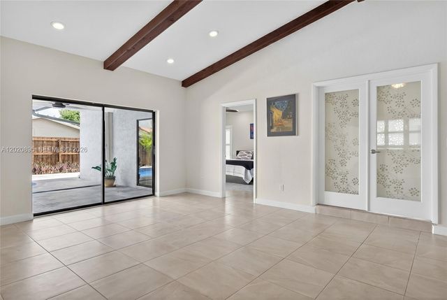 10407 NW 5th St, Plantation, FL 33324
