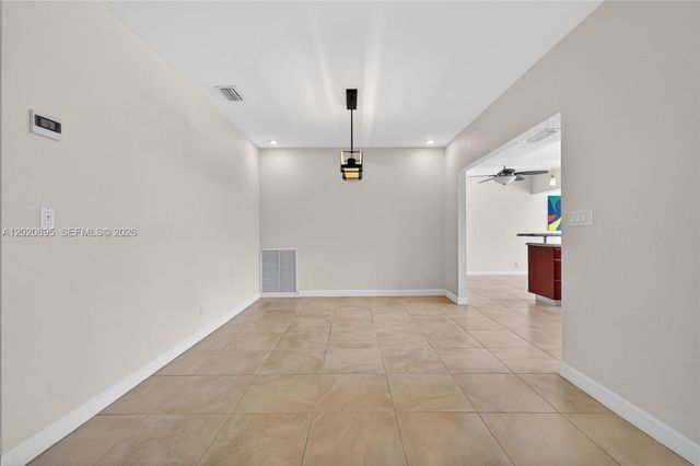 10407 NW 5th St, Plantation, FL 33324