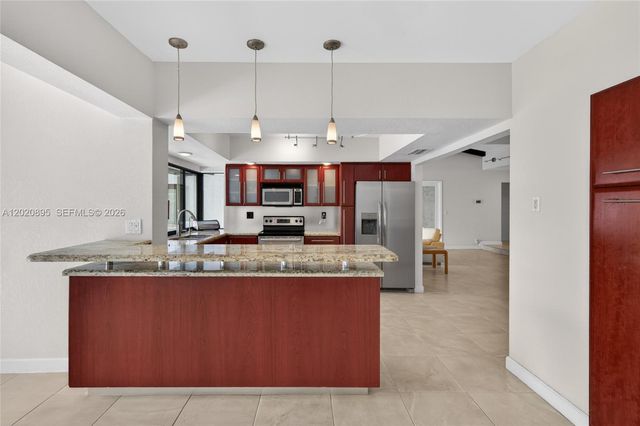 10407 NW 5th St, Plantation, FL 33324