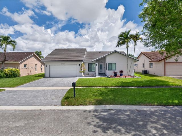 10407 NW 5th St, Plantation, FL 33324