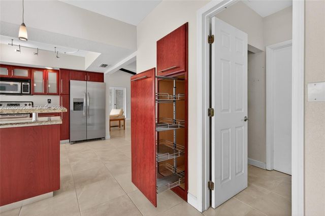 10407 NW 5th St, Plantation, FL 33324
