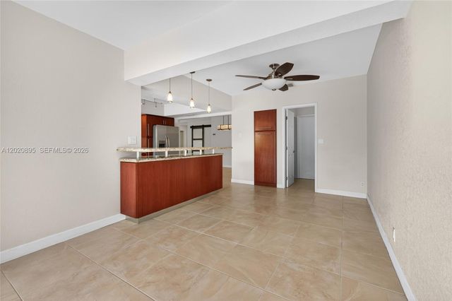 10407 NW 5th St, Plantation, FL 33324