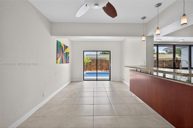 10407 NW 5th St, Plantation, FL 33324
