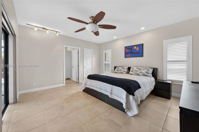 10407 NW 5th St, Plantation, FL 33324