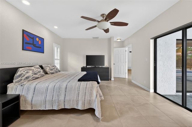 10407 NW 5th St, Plantation, FL 33324