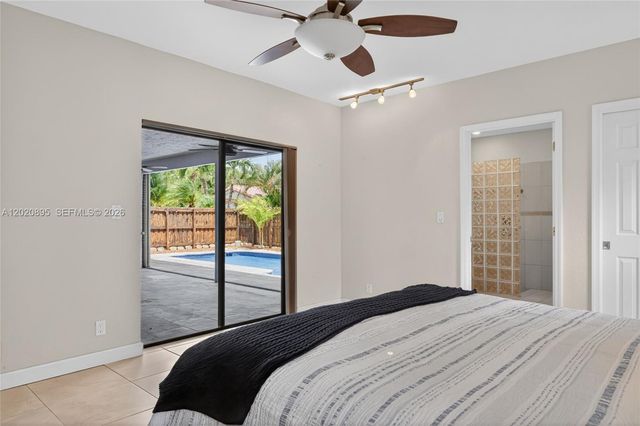 10407 NW 5th St, Plantation, FL 33324