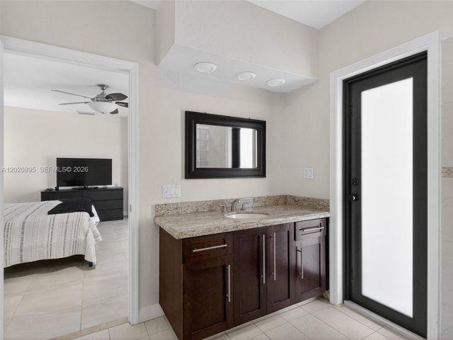 10407 NW 5th St, Plantation, FL 33324