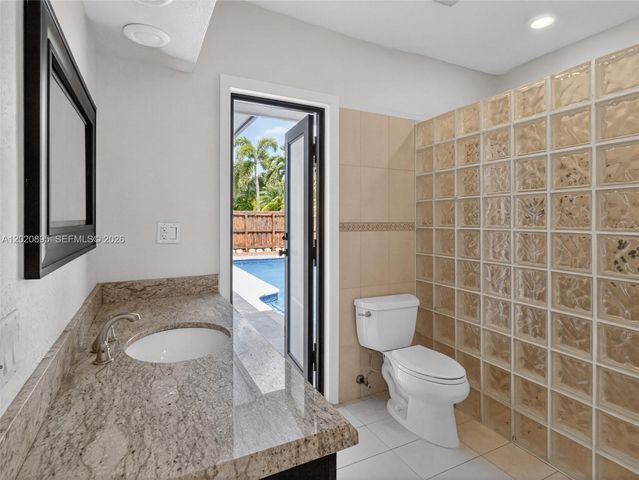 10407 NW 5th St, Plantation, FL 33324