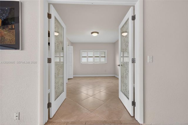 10407 NW 5th St, Plantation, FL 33324
