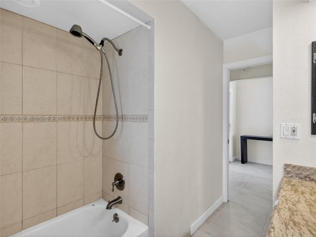 10407 NW 5th St, Plantation, FL 33324