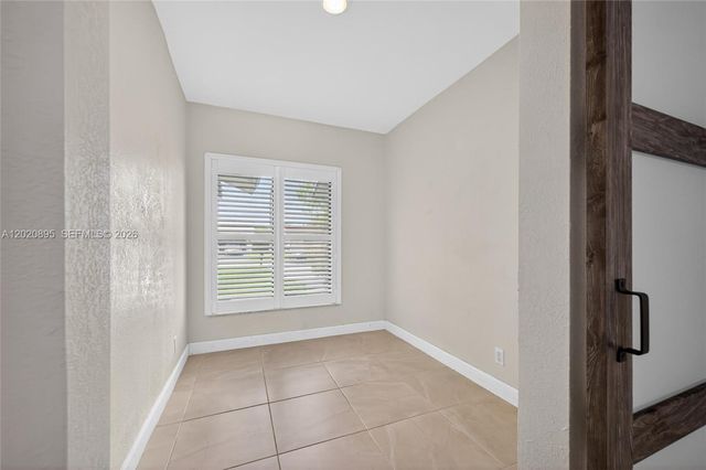 10407 NW 5th St, Plantation, FL 33324