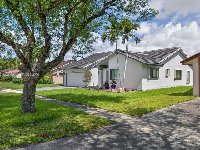 10407 NW 5th St, Plantation, FL 33324