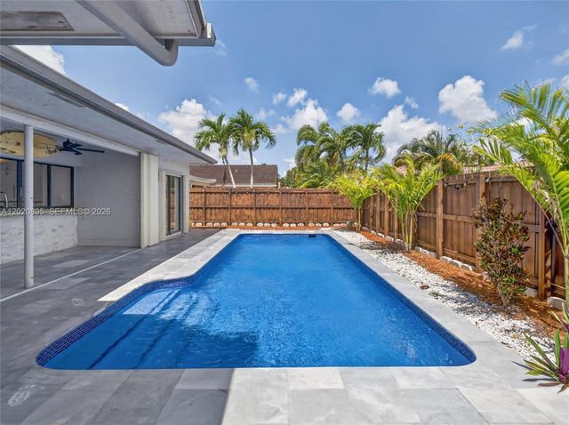 10407 NW 5th St, Plantation, FL 33324