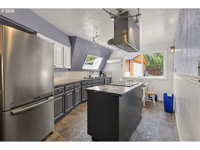41743 DEERHORN Rd, Springfield, OR 97478
