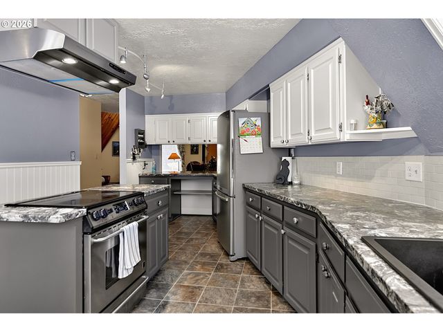41743 DEERHORN Rd, Springfield, OR 97478