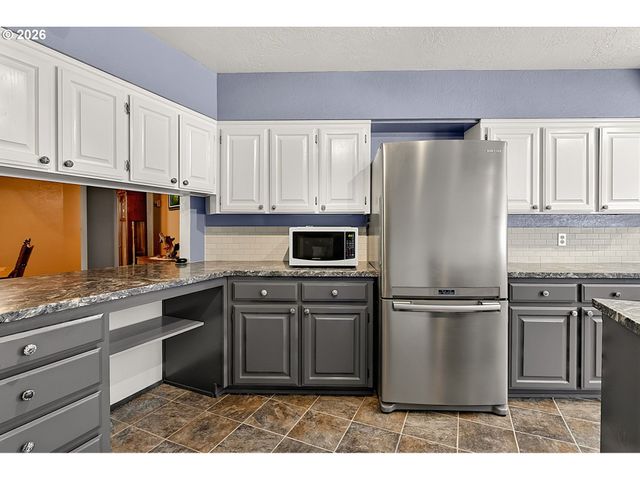 41743 DEERHORN Rd, Springfield, OR 97478