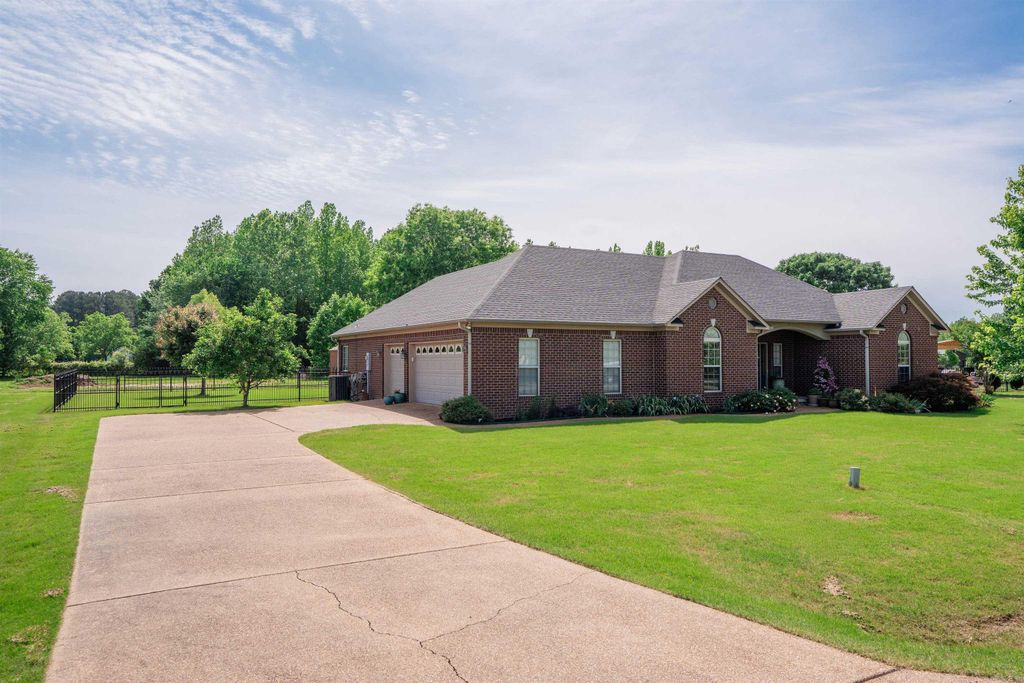 65 Lost Creek Dr., Heber Springs, AR 72543