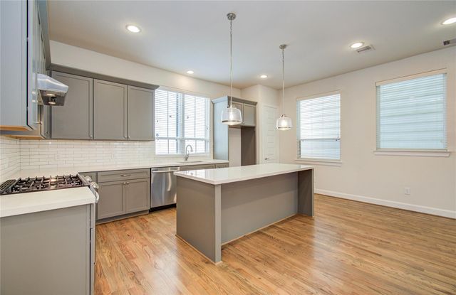 2810 Grand Fountains Drive B, Houston, TX 77054