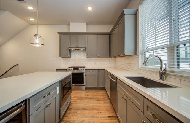 2810 Grand Fountains Drive B, Houston, TX 77054