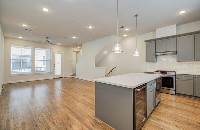 2810 Grand Fountains Drive B, Houston, TX 77054