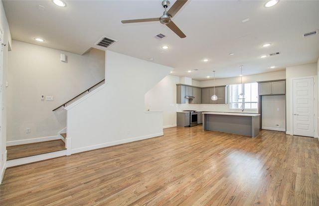 2810 Grand Fountains Drive B, Houston, TX 77054