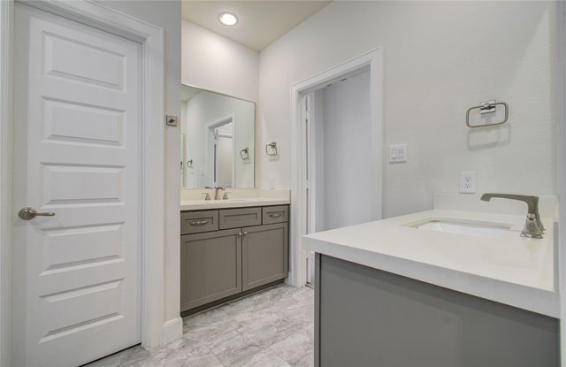 2810 Grand Fountains Drive B, Houston, TX 77054